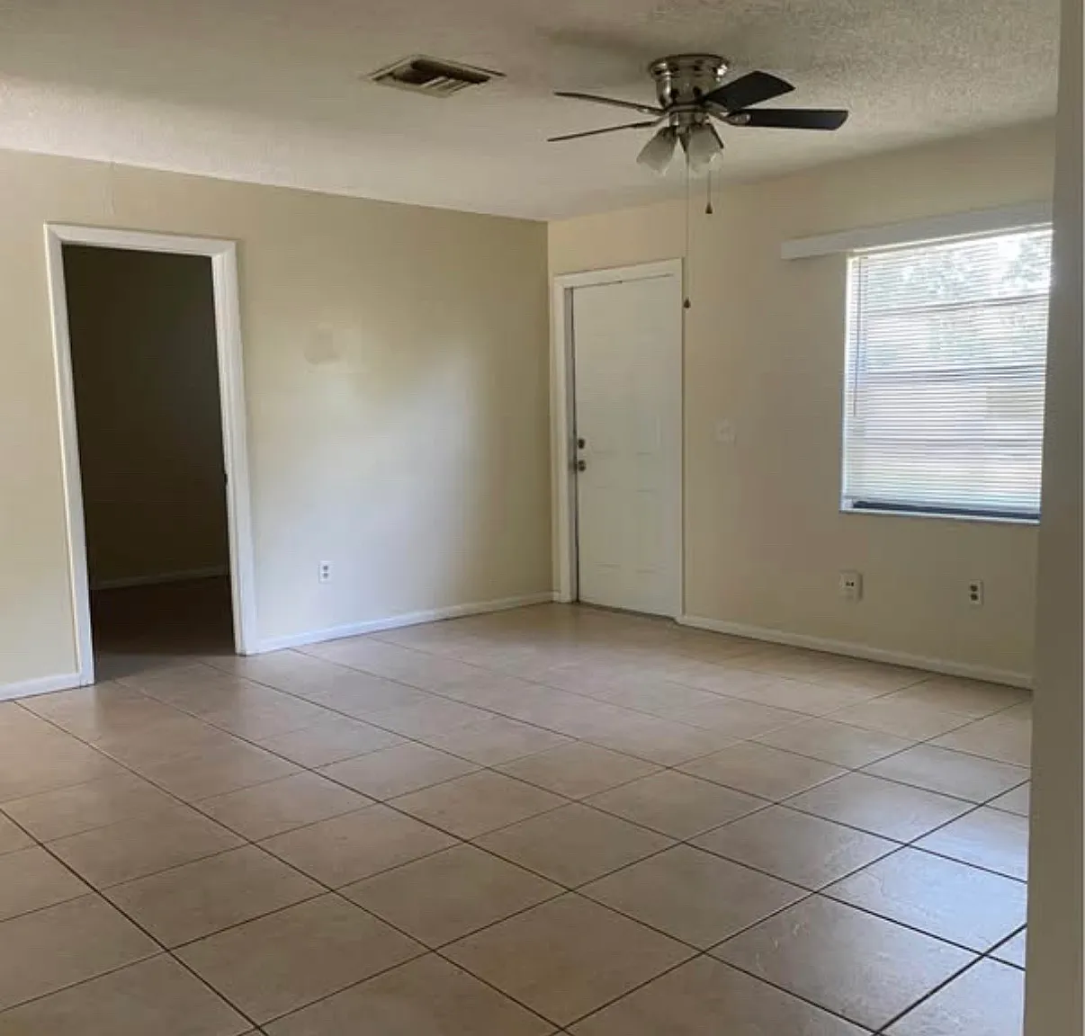 3 bed, 1100 sqft, $2,375 — Photo 4