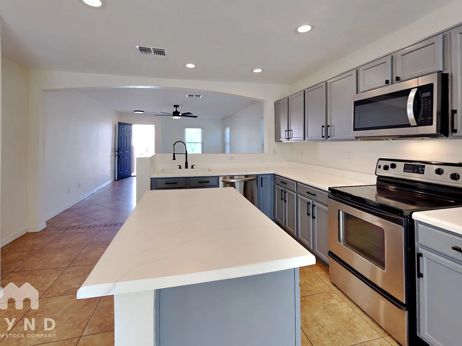 3 bed, 2.0 bath, 1413 sqft, $2,095 — Photo 3