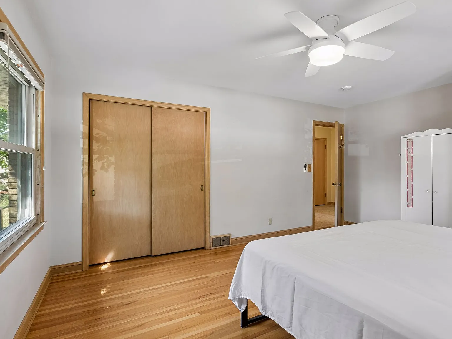 4 bed, 2735 sqft, $3,450 — Photo 4