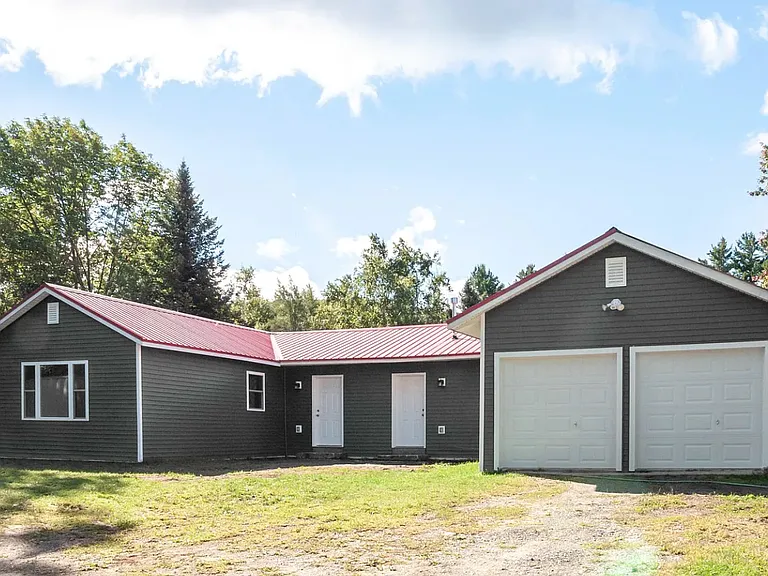 954 Howrigan Road - Outside