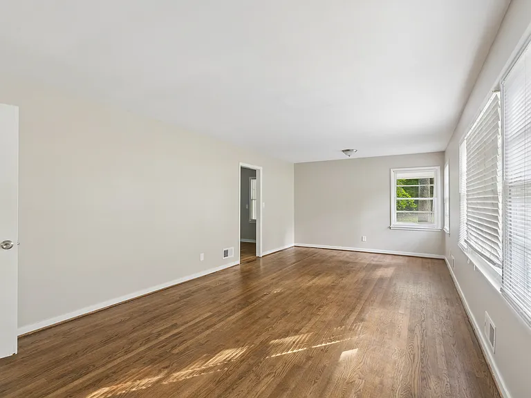 2616 Wood Dr NE — Photo 5