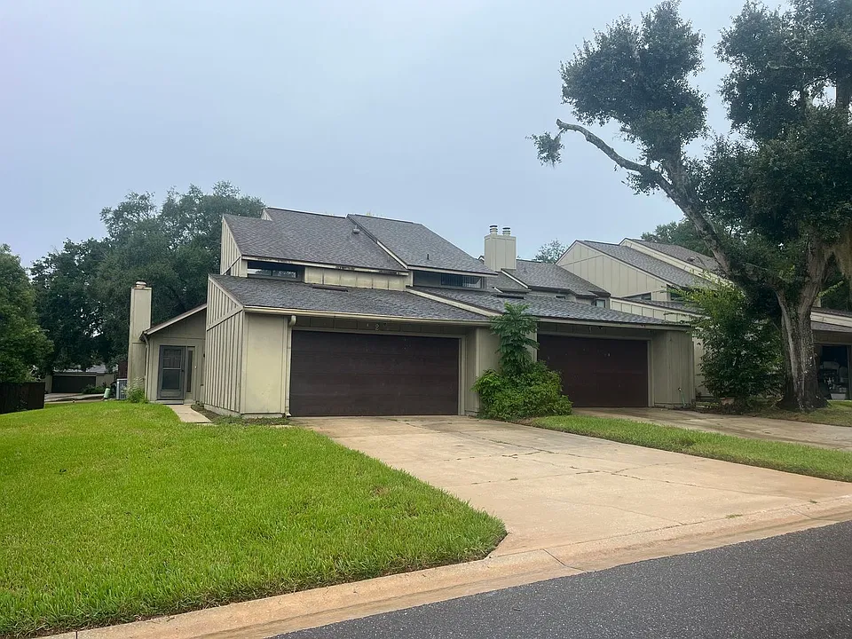 2 Birchwood Trl