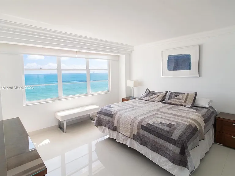 5601 Collins Ave #1405 — Photo 8