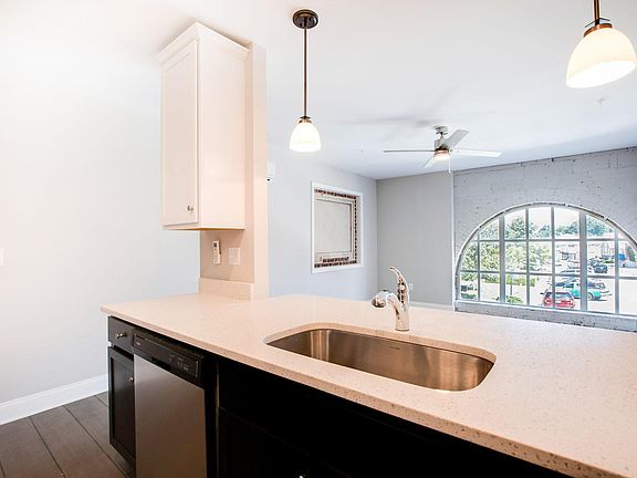 2nd image of 41615 Park Ave #202