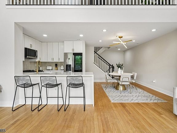 4th image of 816 Firethorn Dr