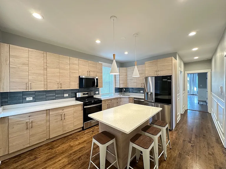 2115 N Spaulding Ave #3 — Photo 2