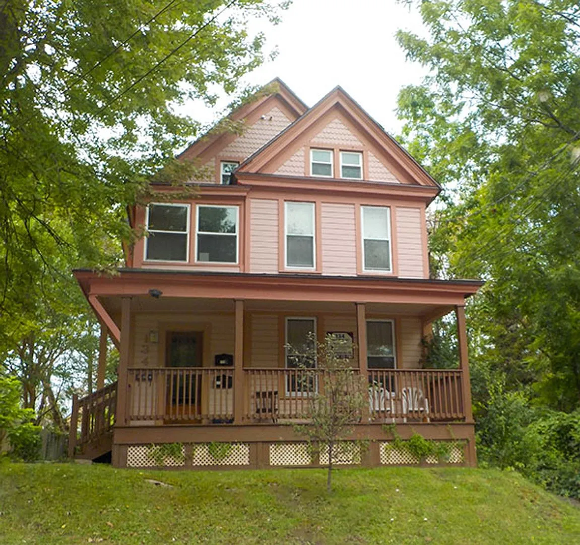 134 Bassett St Apt 1 - Available 6/1/2027 Beautiful First Floor Apartment Close To Campus With Of... — Photo 3