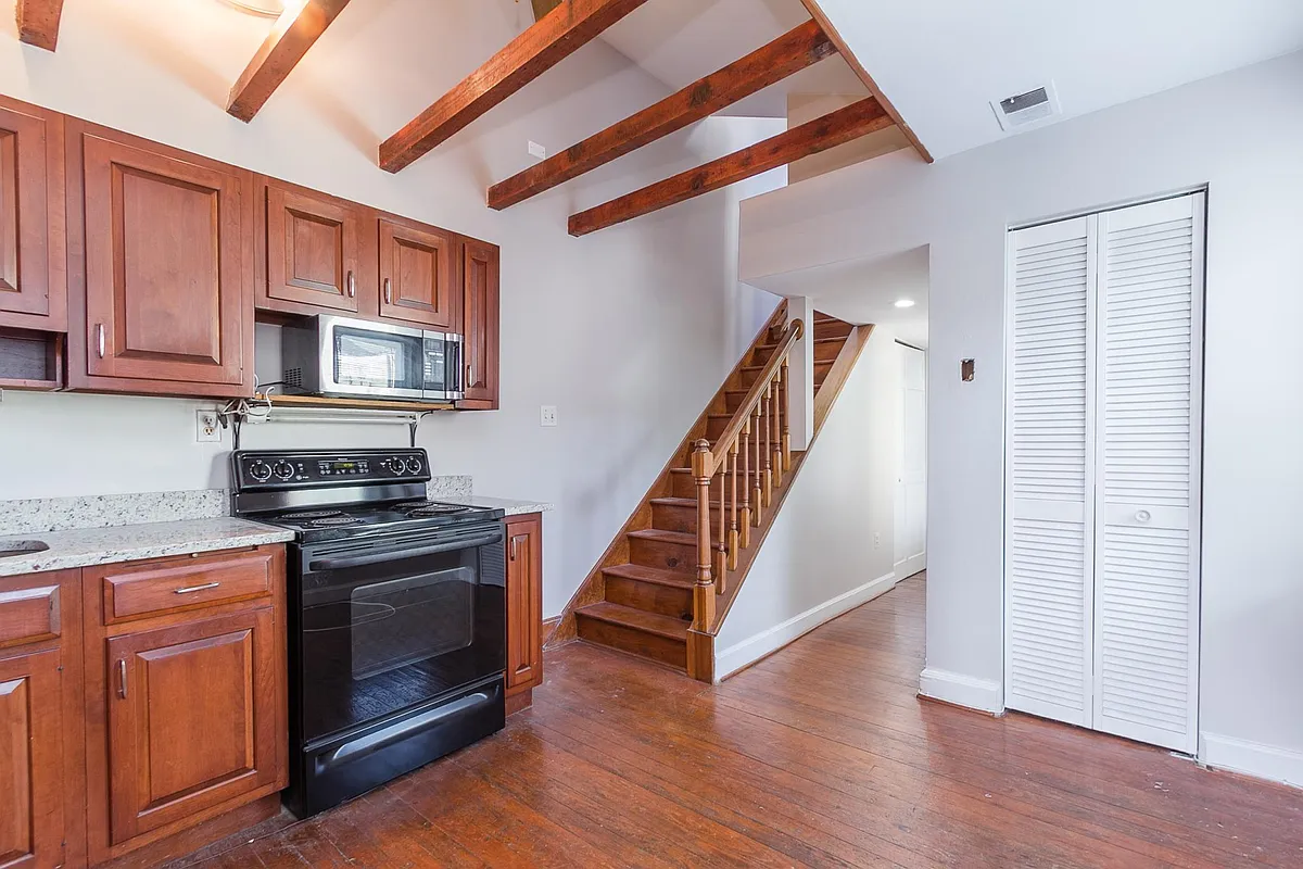 Building Photo - 132 S Washington St #2