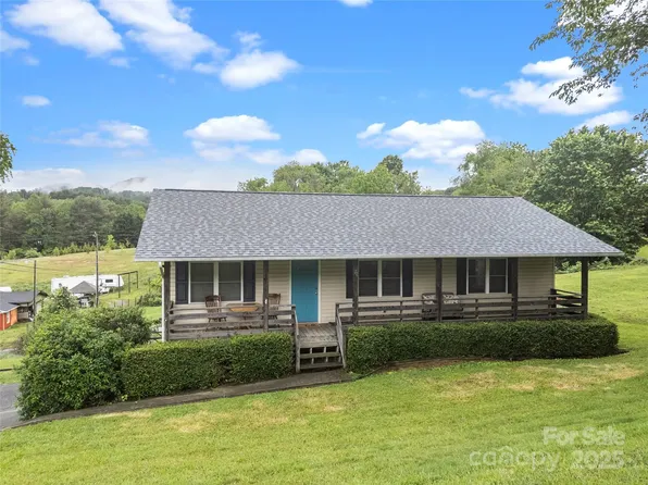 72 Sovereign Cir, Clyde, NC 28721