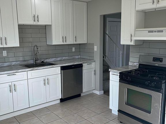 3rd image of 3069 Wallingford Ave
