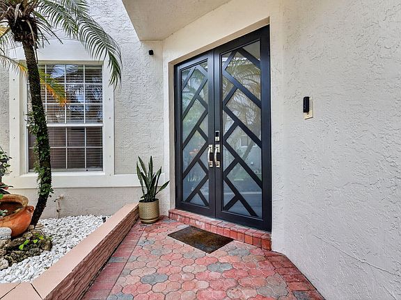 4th image of 2031 SW 157TH Avenue