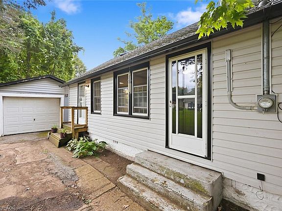 4th image of 288 Oxford Ave