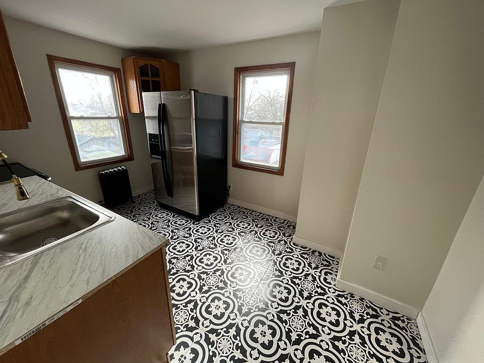 1st image of 11437 196th St Floor 2