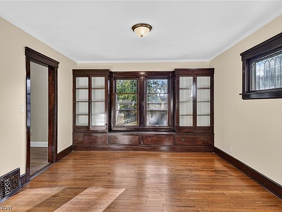 5th image of 3341 W 99th St