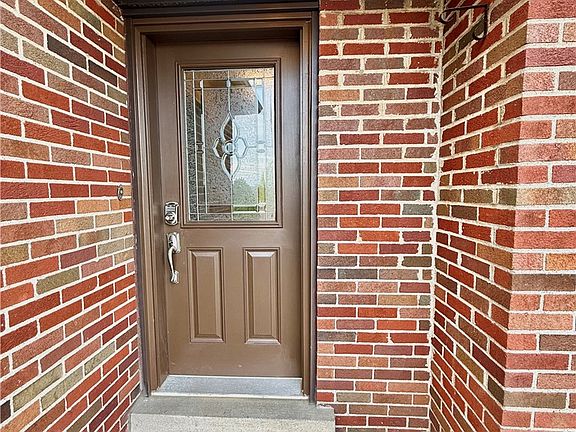 3rd image of 211 Lesnett Rd