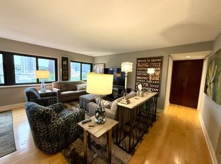 803 W 48th St APT 1003, Kansas City, MO 64112