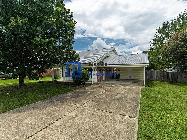 225 McLaurin Dr — Photo 1