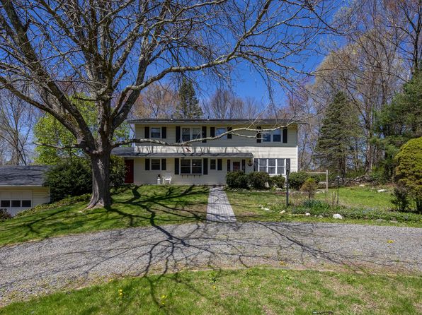 130 Brierwood Dr, Watertown, CT 06795