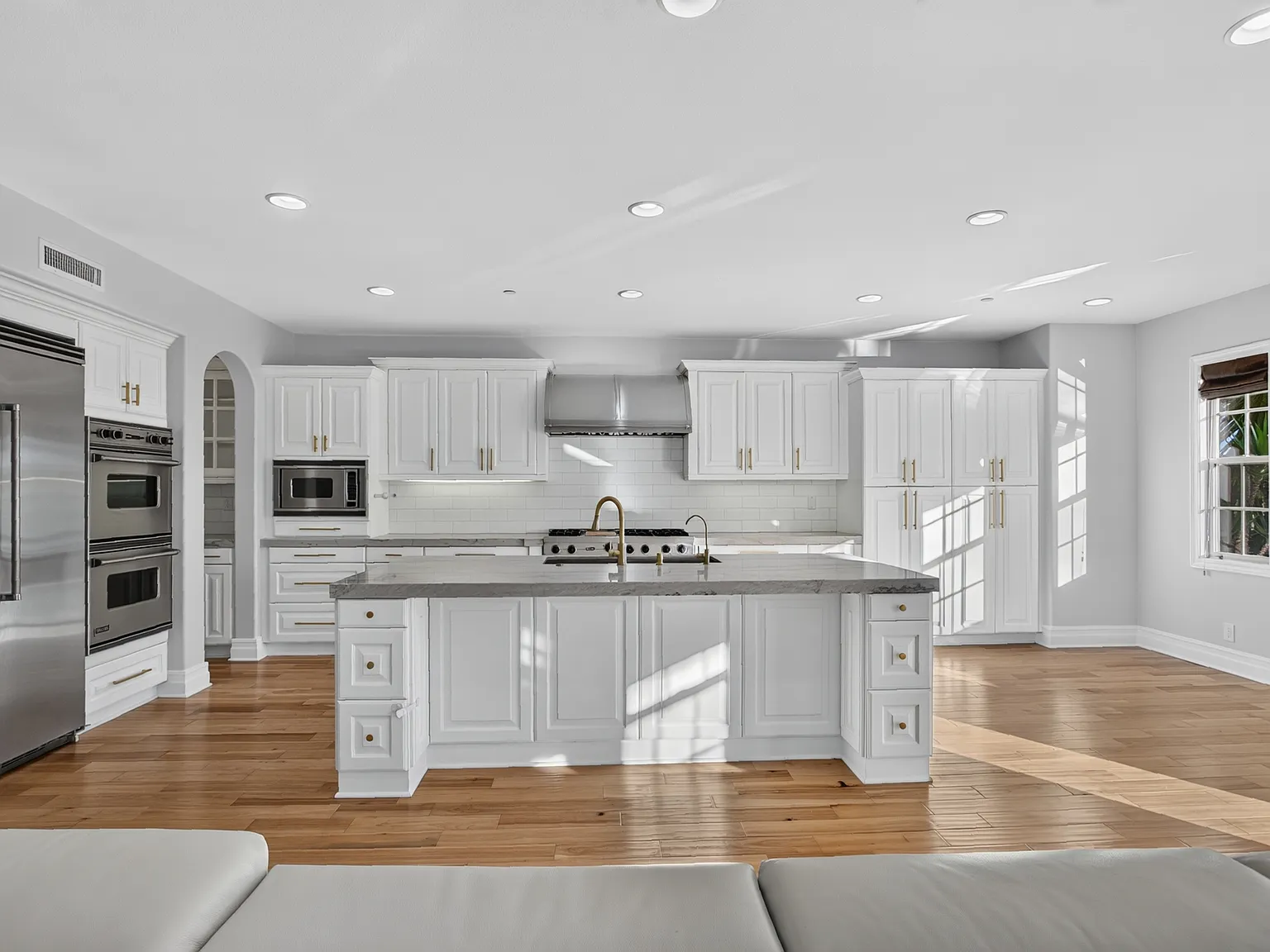 5 bed, 4819 sqft, $13,000 — Photo 3