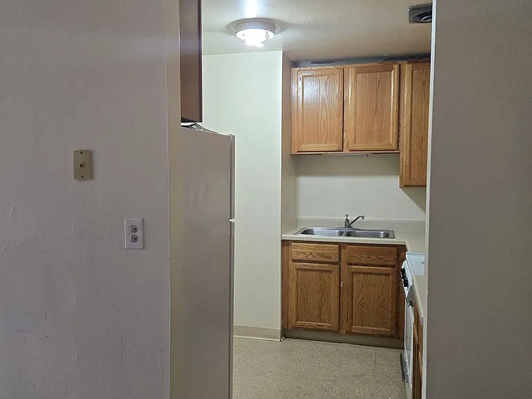 Mulford Park Apartments — Photo 9