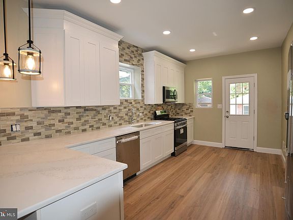 3rd image of 746 Greenwood Ave