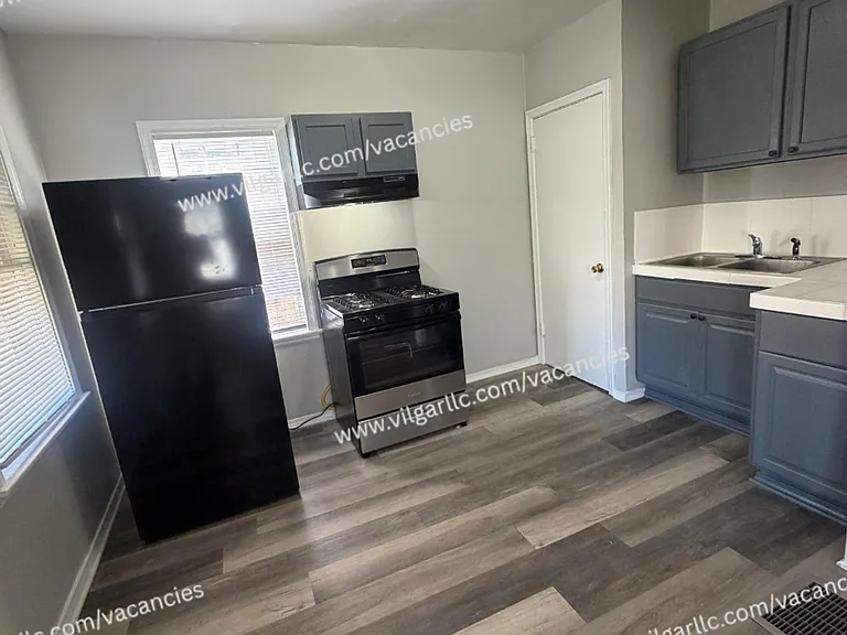 2476 Pennsylvania St — Photo 13