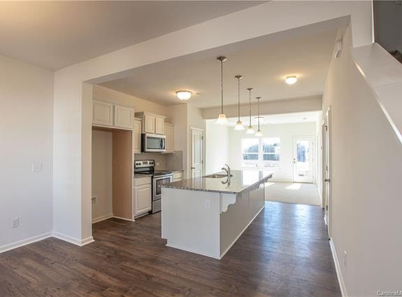 4th image of 104B Blackstone Ct #13