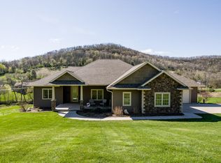 W5677 Stone Hill Rd N, La Crosse, WI 54601