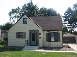 421 Hillcrest Dr, Sun Prairie, WI 53590