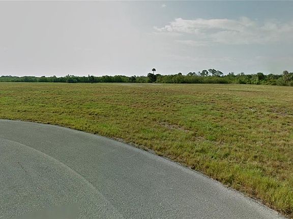 5th image of 15 Carnation Dr