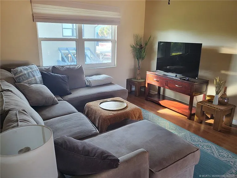 1411 NE 14th Ct #13 — Photo 5