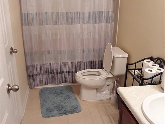 5th image of 174 Ellis Dr