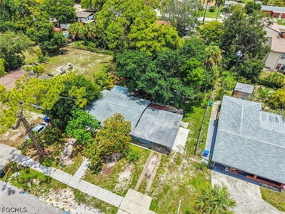 4th image of 2351 Dora St