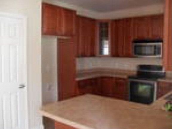 4th image of 915 Overhill Rd