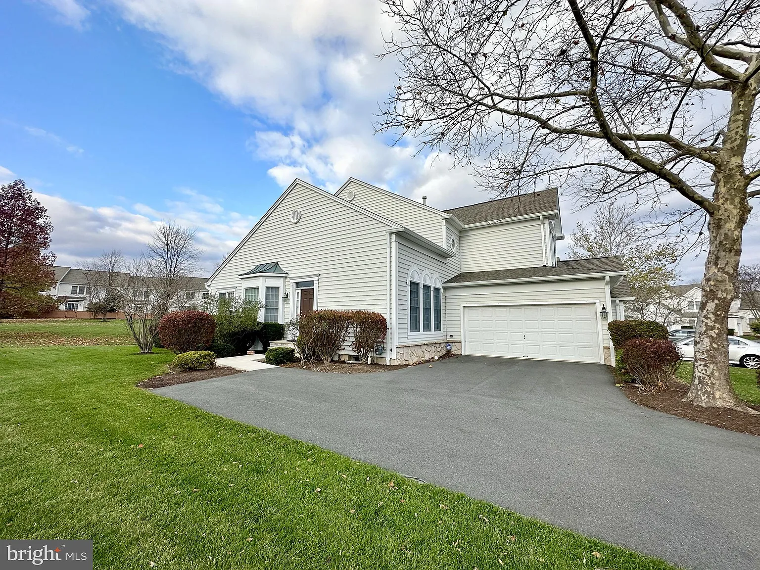 3 bed, 3.5 bath, 2350 sqft, $5,500 — Photo 1
