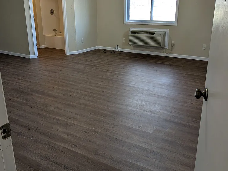 1201 Wells St #F — Photo 5