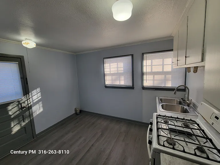 4011 E Whitney Ln — Photo 8