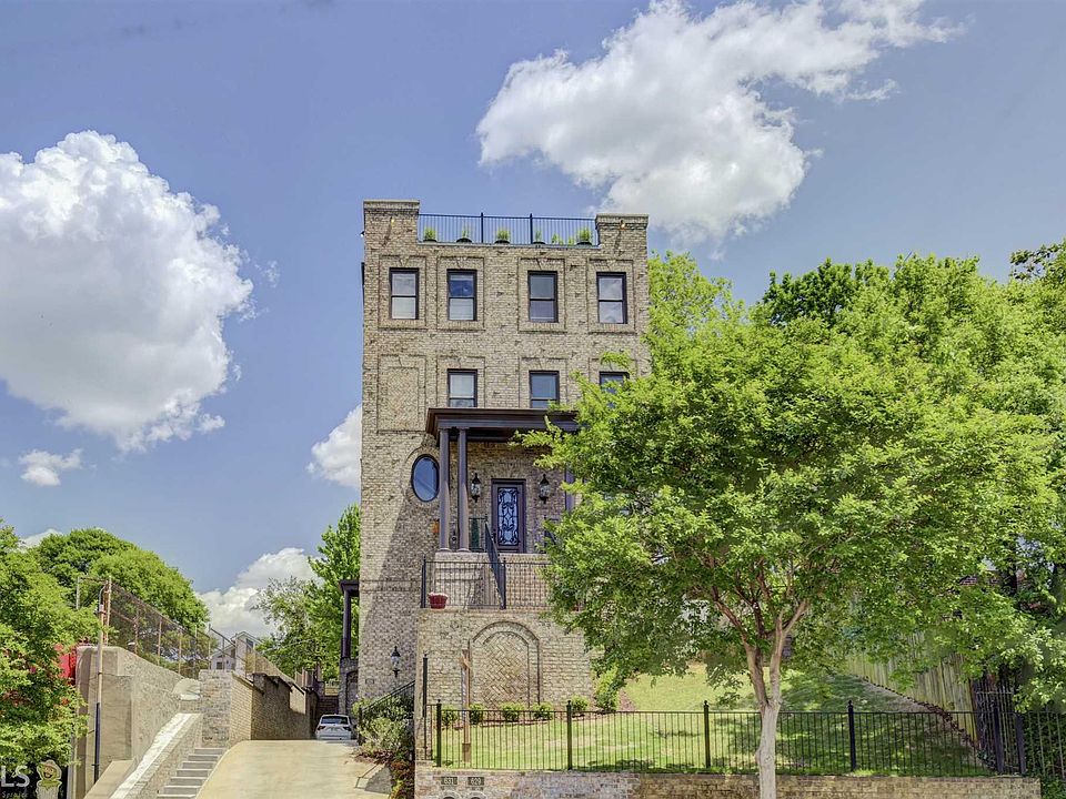 2nd image of 629 Boulevard NE