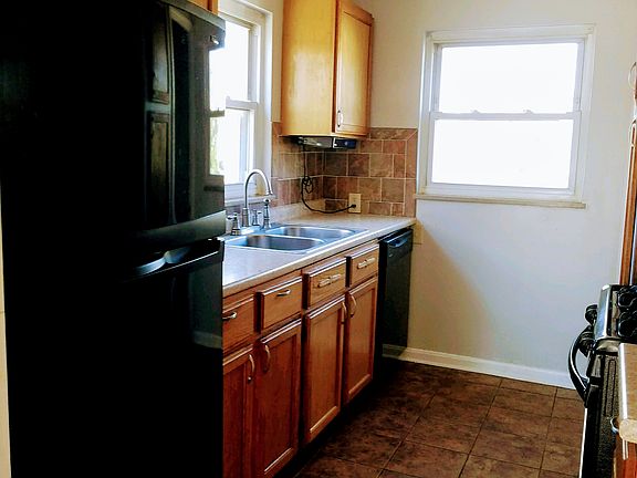2nd image of 3103 W 136th St
