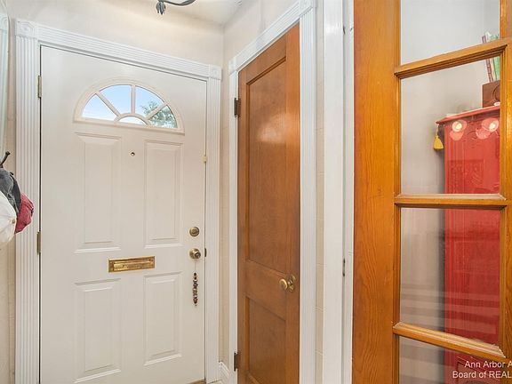 4th image of 31507 Barton St