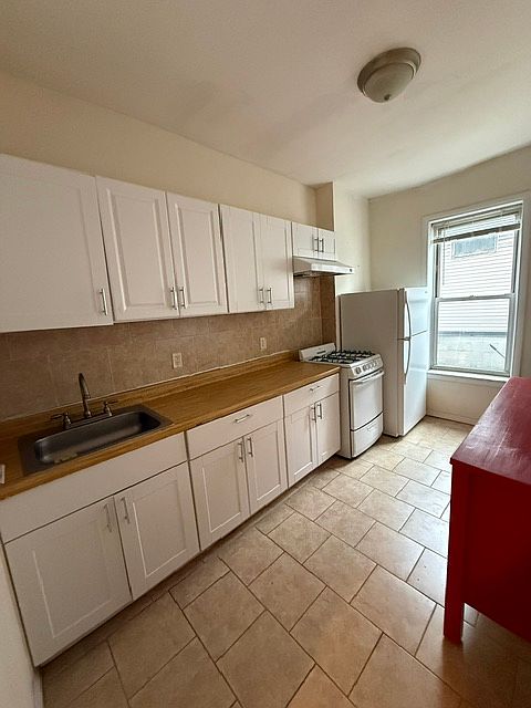 1st image of 405 Church Ave #2