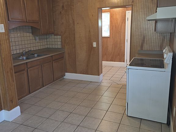 3rd image of 7 Glenwood Ln