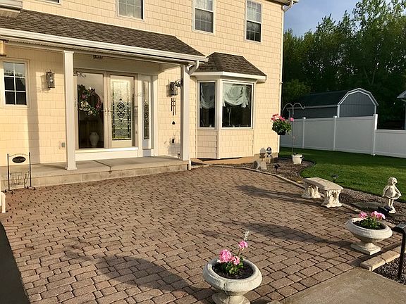 2nd image of 95 Alverstone Way