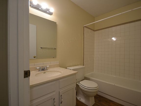 4th image of 215 W South St APT D