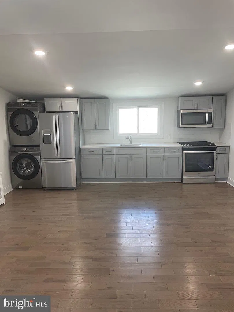 2501 E Somerset St — Photo 3
