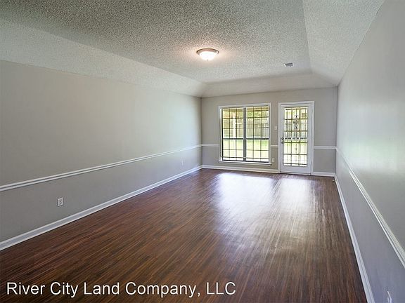 5th image of 5040 Barkshire Dr