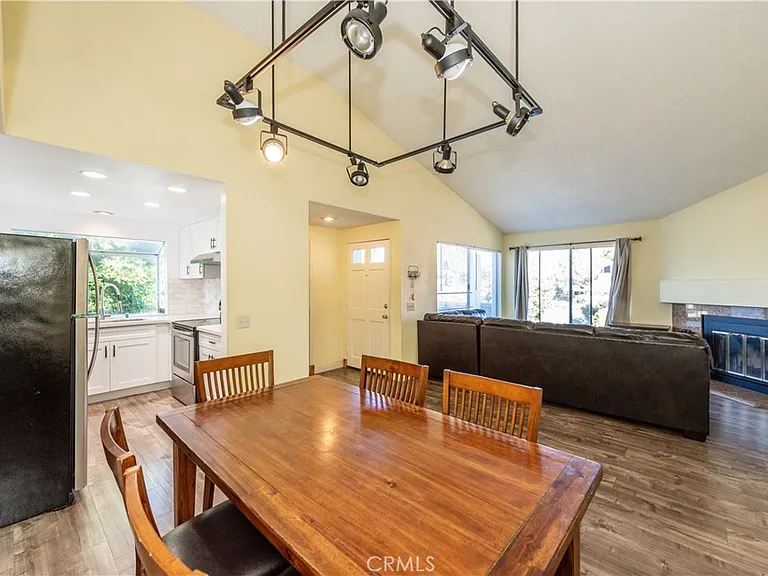 375 Stanford Ct #9 — Photo 8