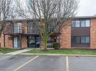 23833 David Dr UNIT 103, North Olmsted, OH 44070