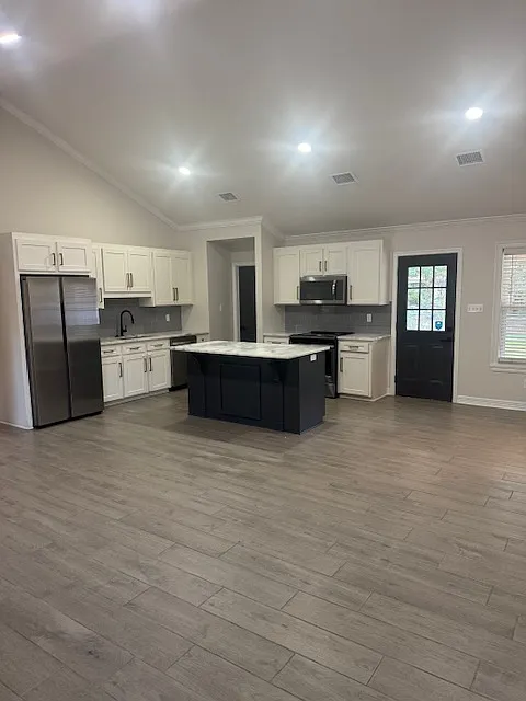 2922 Bobbie St