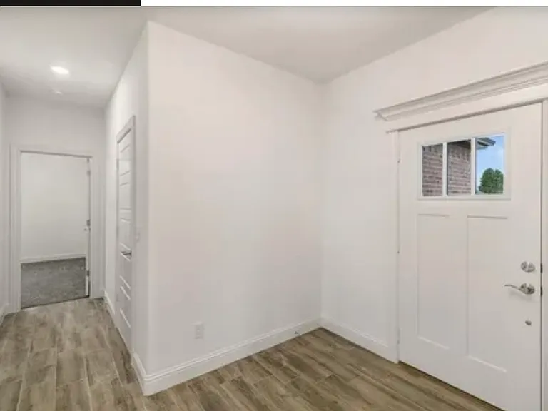 550 Piper Ln — Photo 12